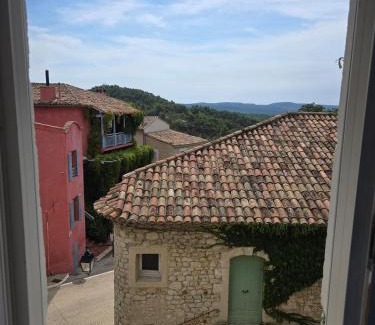 Vitrolles-en-Luberon Apartment | Appartement Gîte d'Etape Vitrolles en Luberon