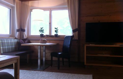 Ramsau im Zillertal Apartment | Guest Rated 10/10: Appartement Freiblick with Hot Tub & More