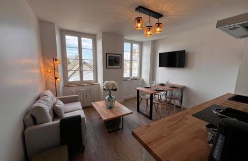 Sainte-Mere-Eglise Apartment | Central Appartement Gordon Smith: Family-Friendly Retreat