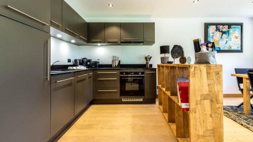 Les Praz-de-Chamonix Apartment | Discover Appartement Green: 4-Star Stay with Family Amenities