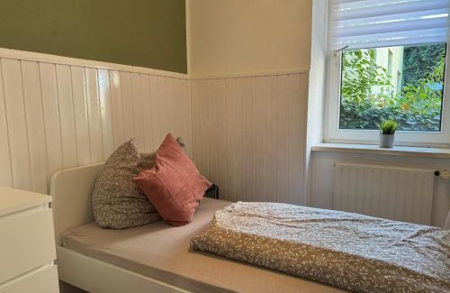 Ortslage Trotha Apartment | Family-Friendly Appartement "Hannes" with Parking Included