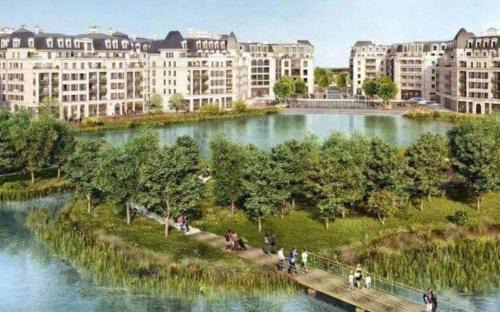Clamart Apartment | Panoramic Lakefront Apartment: Guest Rated 9/10, Family-Friendly
