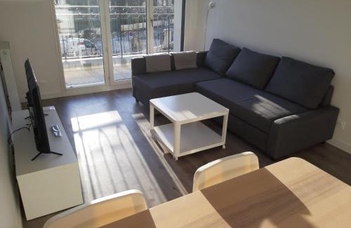 Clamart Apartment | Panoramic Lakefront Apartment: Guest Rated 9/10, Family-Friendly