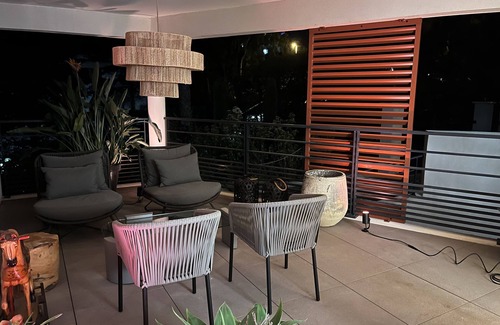 Riou - Petit Juas - Av de Grasse Apartment | Elegant Appartement Haut Standing with Pool Access