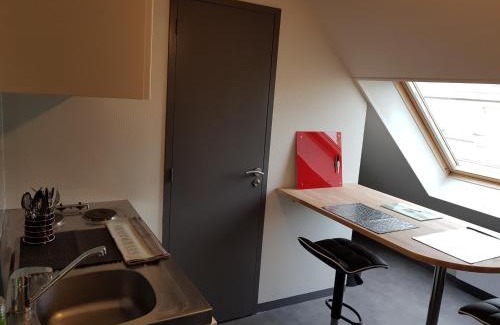 Vire Apartment | Central Vire Apartment Near the Historic Castle District
