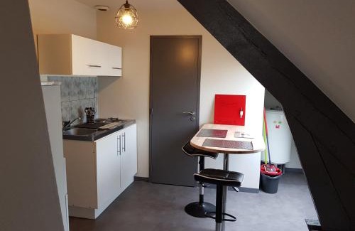 Vire Apartment | Central Vire Apartment Near the Historic Castle District