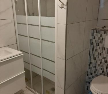 Stains Apartment | Ideal Apartment for Workers - No Tourism Pressure
