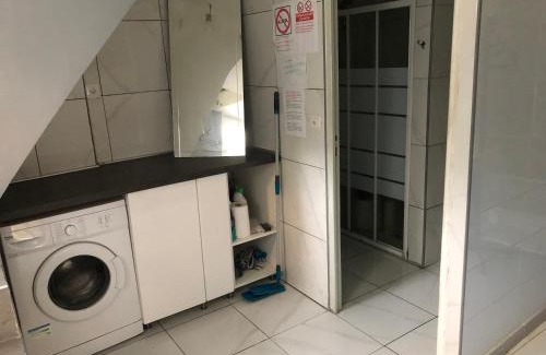 Stains Apartment | Ideal Apartment for Workers - No Tourism Pressure