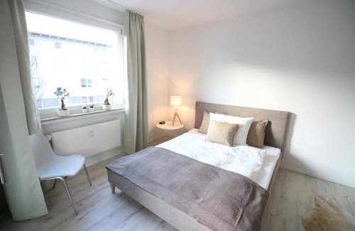 Region Hannover District Apartment | Central Langenhagen Apartment with Netflix & Garage Access
