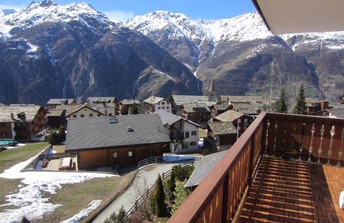 Graechen Apartment | Scenic Apartment at 1700m with Breathtaking Views