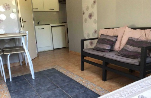 Compreignac Apartment | Cozy Independent Ground Floor Apartment in Rouge