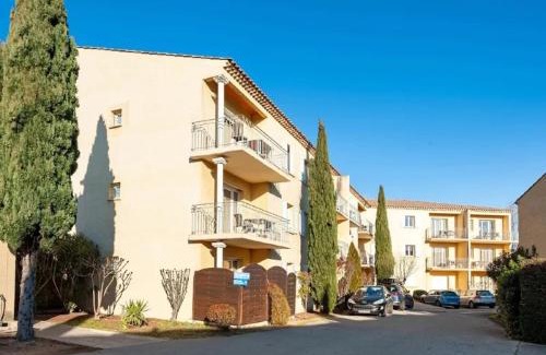 Vedene Apartment | Ideal Independent Apartment with Pool & Ocean View in Vedene