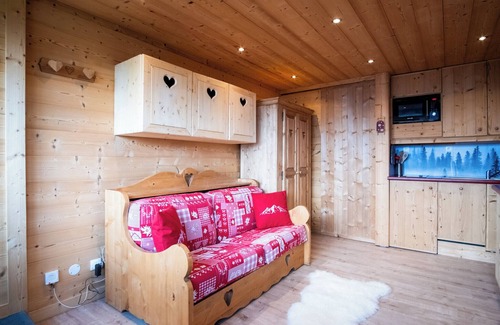 Eclose-Ouest Apartment | Scenic Apartment with Breathtaking Views in l'Alpe d'Huez