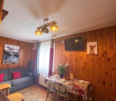 La Llagonne Apartment | Comfortable APPARTEMENT ISARD - Family and Pet Friendly Stay