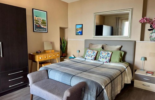 Cap d'Ail Apartment | Oceanfront Appartement Jardin Exotique with Pet-Friendly Perks