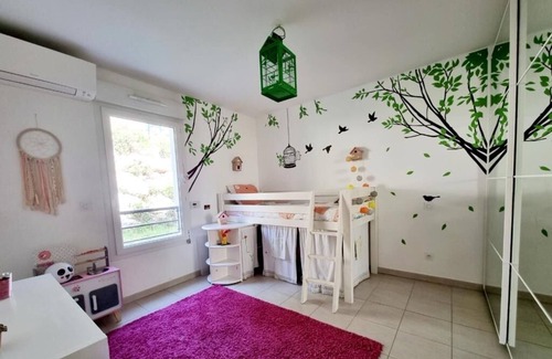 Le Rove Apartment | Serene Appartement with Pool Access in Le Rove, Côte Bleue