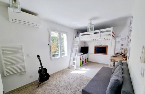 Le Rove Apartment | Serene Appartement with Pool Access in Le Rove, Côte Bleue