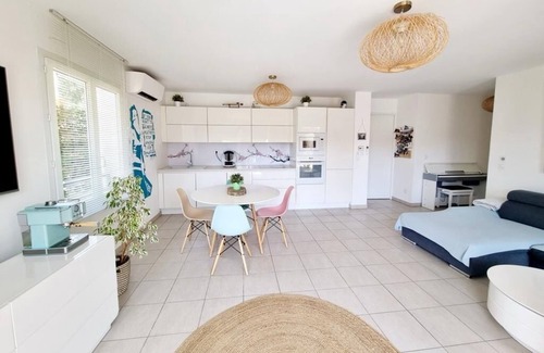 Le Rove Apartment | Serene Appartement with Pool Access in Le Rove, Côte Bleue