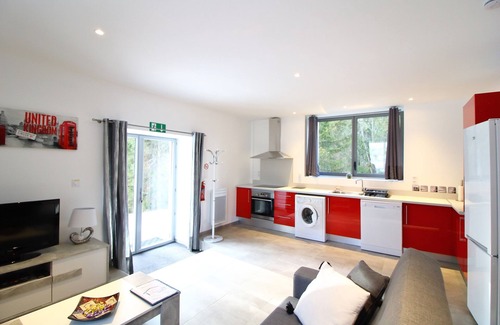 Sallanches Apartment | Unforgettable Stay at Appartement "JORASSE" with Spa & Hot Tub