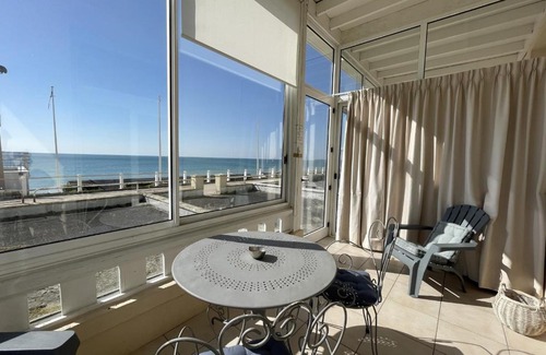 Jullouville Apartment | Family-Friendly Appartement Jullouville for 5 Guests