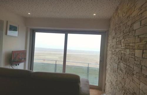 Heist Apartment | Oceanfront Appartement Knokke-Heist with Pet-Friendly Perks