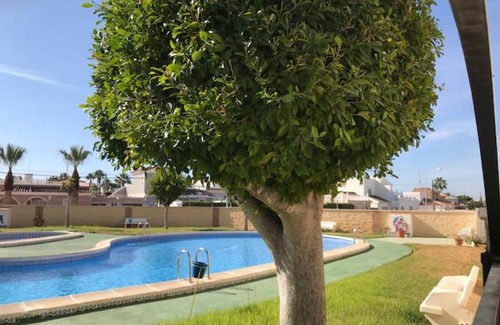 La Siesta Apartment | Scenic Appartement Kyrah: Ocean View & Pool Access Awaits