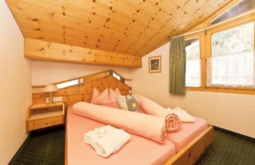 Ravaisch Apartment | Discover Appartement Lärchenhof: Pet Friendly & Hot Tub