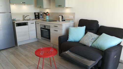 Wimereux Apartment | Oceanfront Appartement l'Estivalière with Pool & Scenic Views