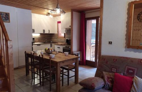 Les Carroz-d'Araches Apartment | Cozy Appartement L'Ecureuil - Steps from Slopes & Village