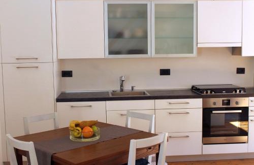 Vercana Apartment | Inviting Appartement La Nicchia Vercana with Ocean View
