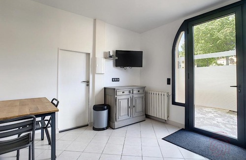 Lamalou-les-Bains Apartment | Cozy Appartement Lamalou-les-Bains for 2 with Great Amenities
