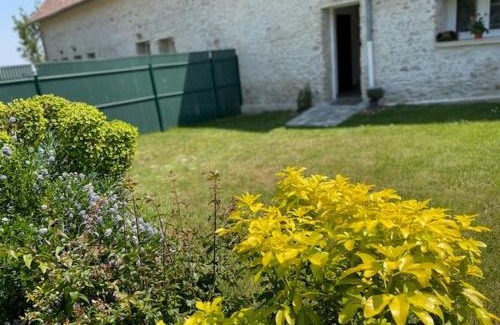 Hargeville Apartment | Pet-Friendly Appartement Lavande for 6 with Mezzanine