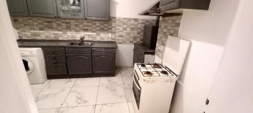 Lome Apartment | Cozy Appartment LCLLK 228: Guest Rated 9/10 & Pet Friendly