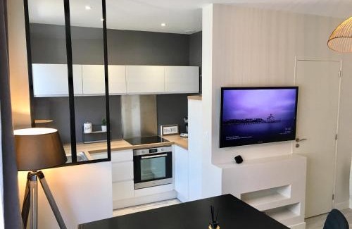Lorient Apartment | Oceanfront Escape at Appartement Le Carnel - Rated 9.3/10