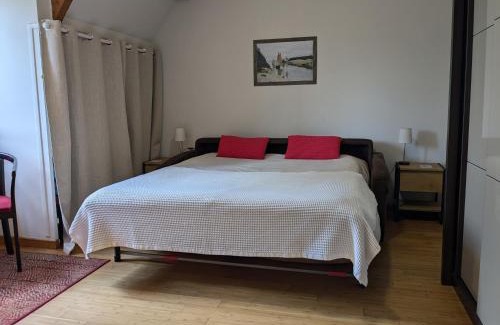 Equemauville Apartment | Tranquil Appartement Le Louis Dort - Family-Friendly Retreat