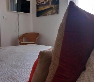 Faubourg Sud Apartment | Pet-Friendly Appartement Le Louvre with Outstanding Reviews