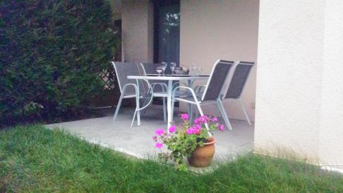 Faubourg Sud Apartment | Pet-Friendly Appartement Le Louvre with Outstanding Reviews