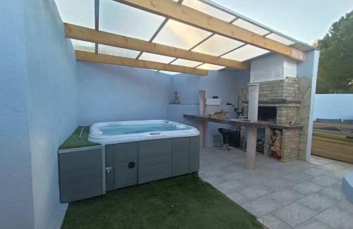 Espondeilhan House | Indulgent Appartement Le Secret Spa with Billiards & Relaxation