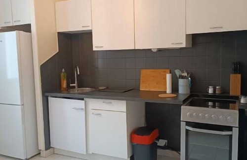 Quartier Administrations Apartment | Family-Friendly Appartement Les Arènes with Kitchen Access