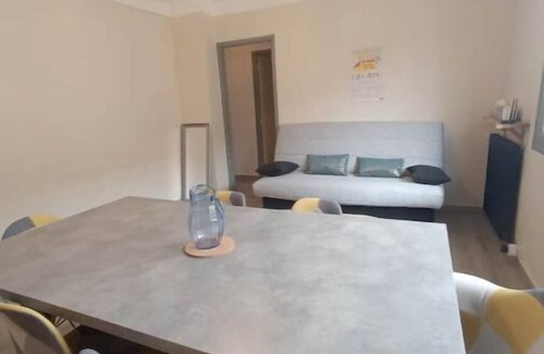 Quartier Administrations Apartment | Family-Friendly Appartement Les Arènes with Kitchen Access
