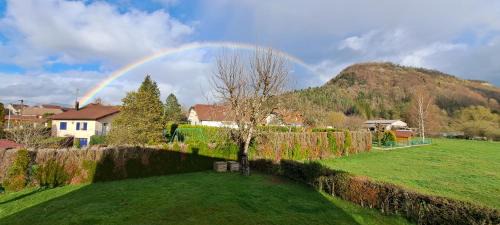 Ney Apartment | Pet-Friendly Retreat: Appartement "Les Calins" Awaits You