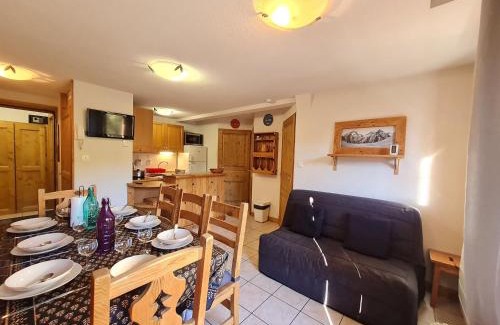 Mont-de-Lans Apartment | Family-Friendly Appartement Les Deux Alpes for 8 Guests