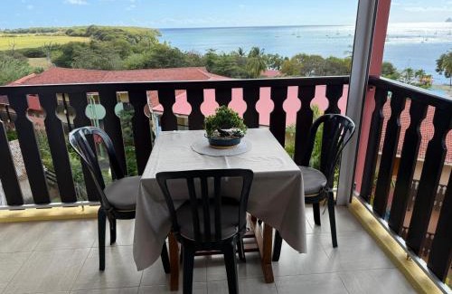 Sainte-Anne Apartment | Seaside Getaway at Appartement les pieds dans l’eau