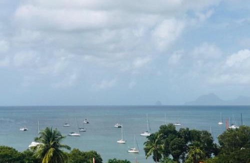 Sainte-Anne Apartment | Seaside Getaway at Appartement les pieds dans l’eau