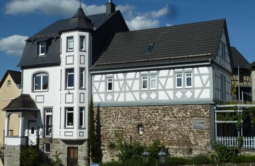 Hoehr-Grenzhausen Apartment | Ocean View Retreat at Appartement Lilie - Family-Friendly Stays