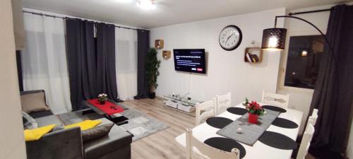 Mons-en-Baroeul Apartment | Modern Lille Apartment with Free WiFi & Parking Options