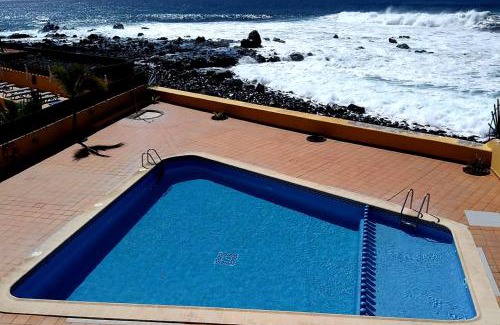 Playa de la Calera Apartment | Oceanfront Appartement Lona with Pool by El Cieno