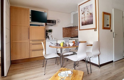 Les Bruyeres Apartment | Comfortable 1-Bedroom Apartment in Les Menuires for 4