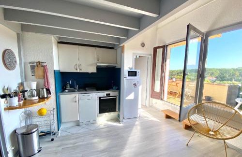 Le Penon Apartment | Bright Apartment Minutes from the Beach with Private Parking