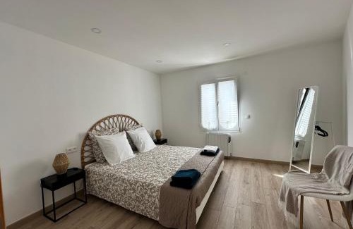 Stains Apartment | Bright Apartment with Private Access – Pet & Child Friendly